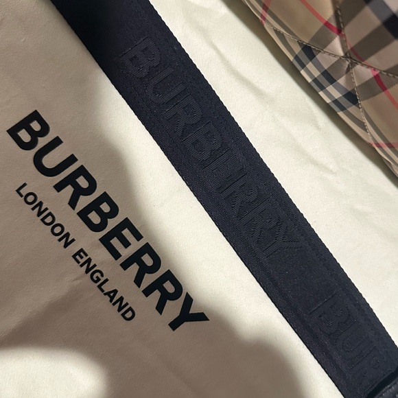 Burberry Black and Red Baby Bag with Signature Style - Picture 3 of 11